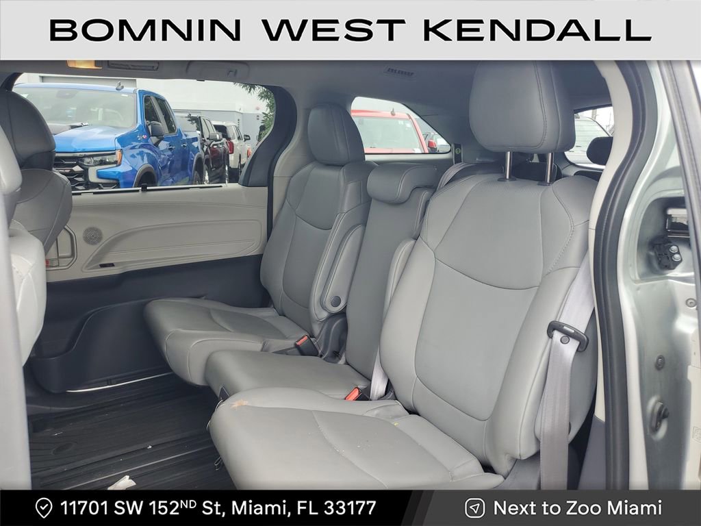 Used 2021 Toyota Sienna XLE image 18