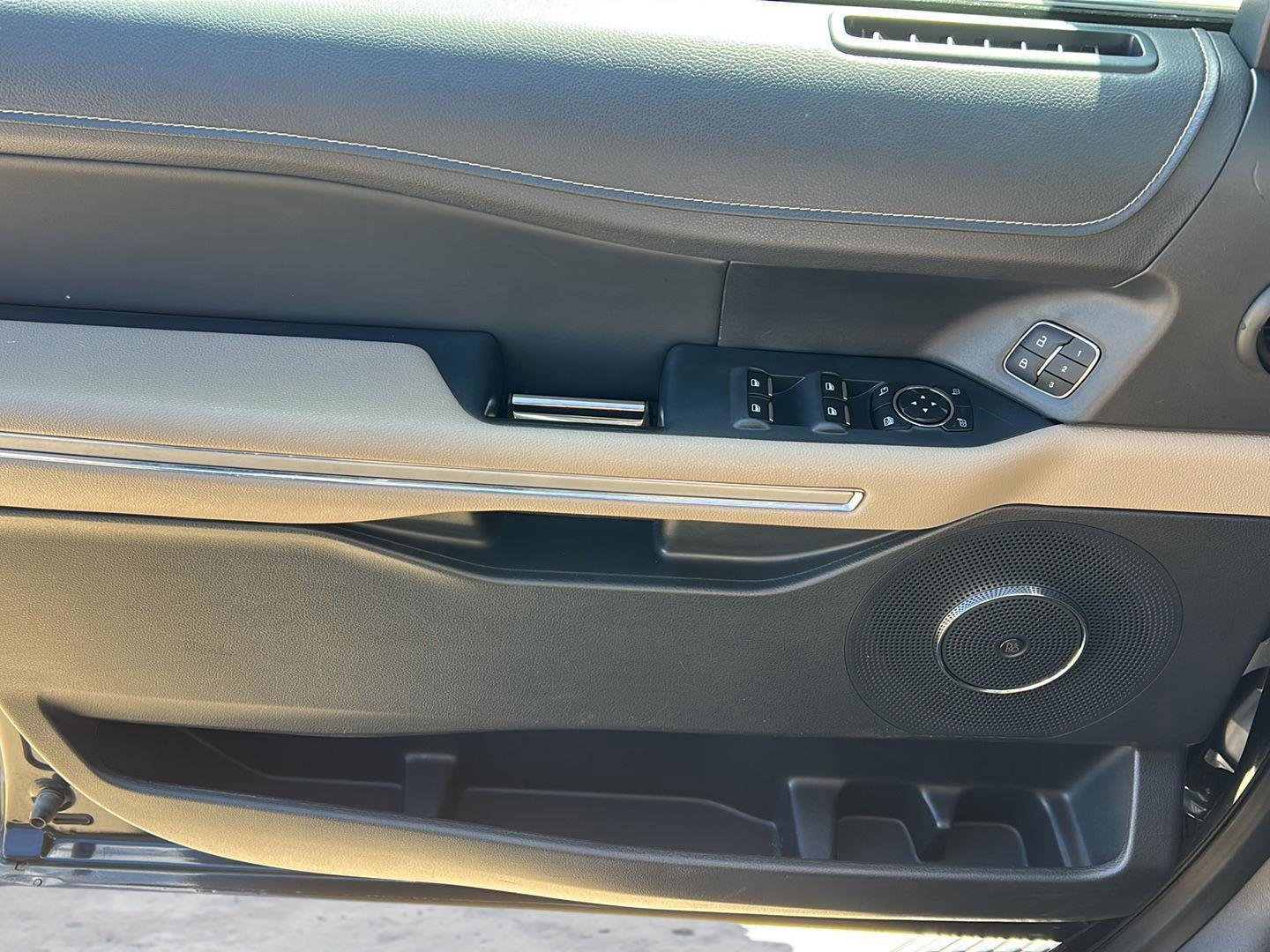Used 2024 Ford Expedition Limited image 15