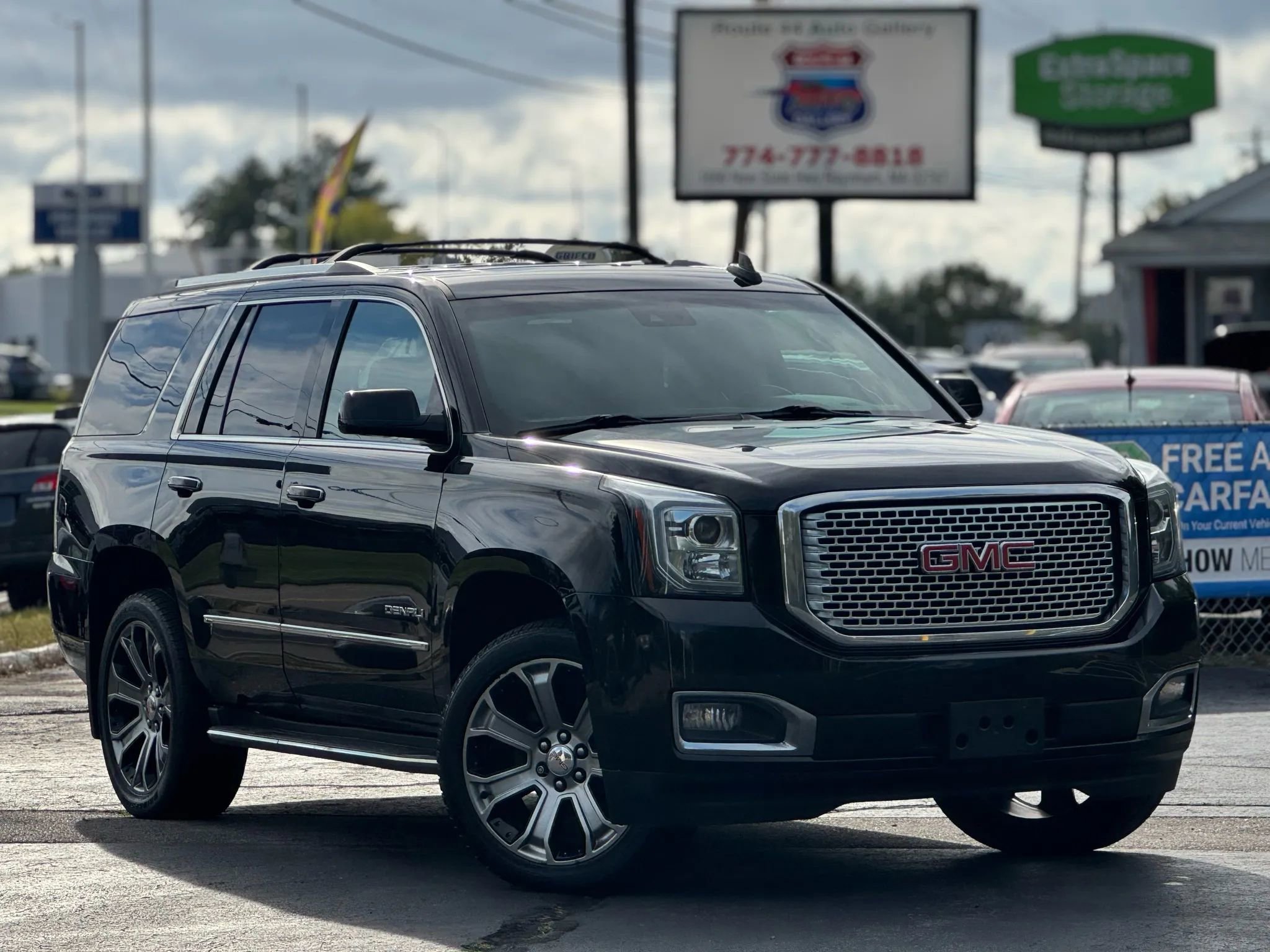 Used 2015 GMC Yukon Denali image 2