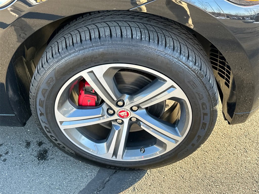 Used 2018 Jaguar F-PACE S image 7