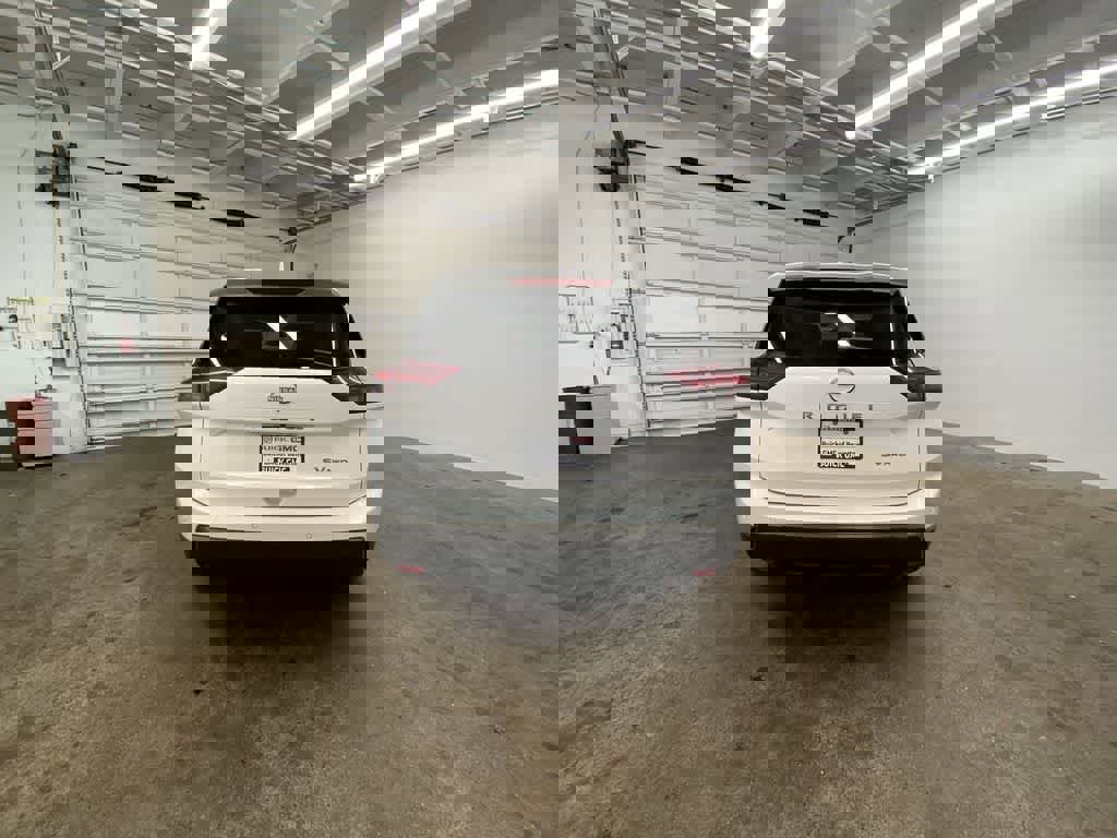 Used 2024 Nissan Rogue SV image 5