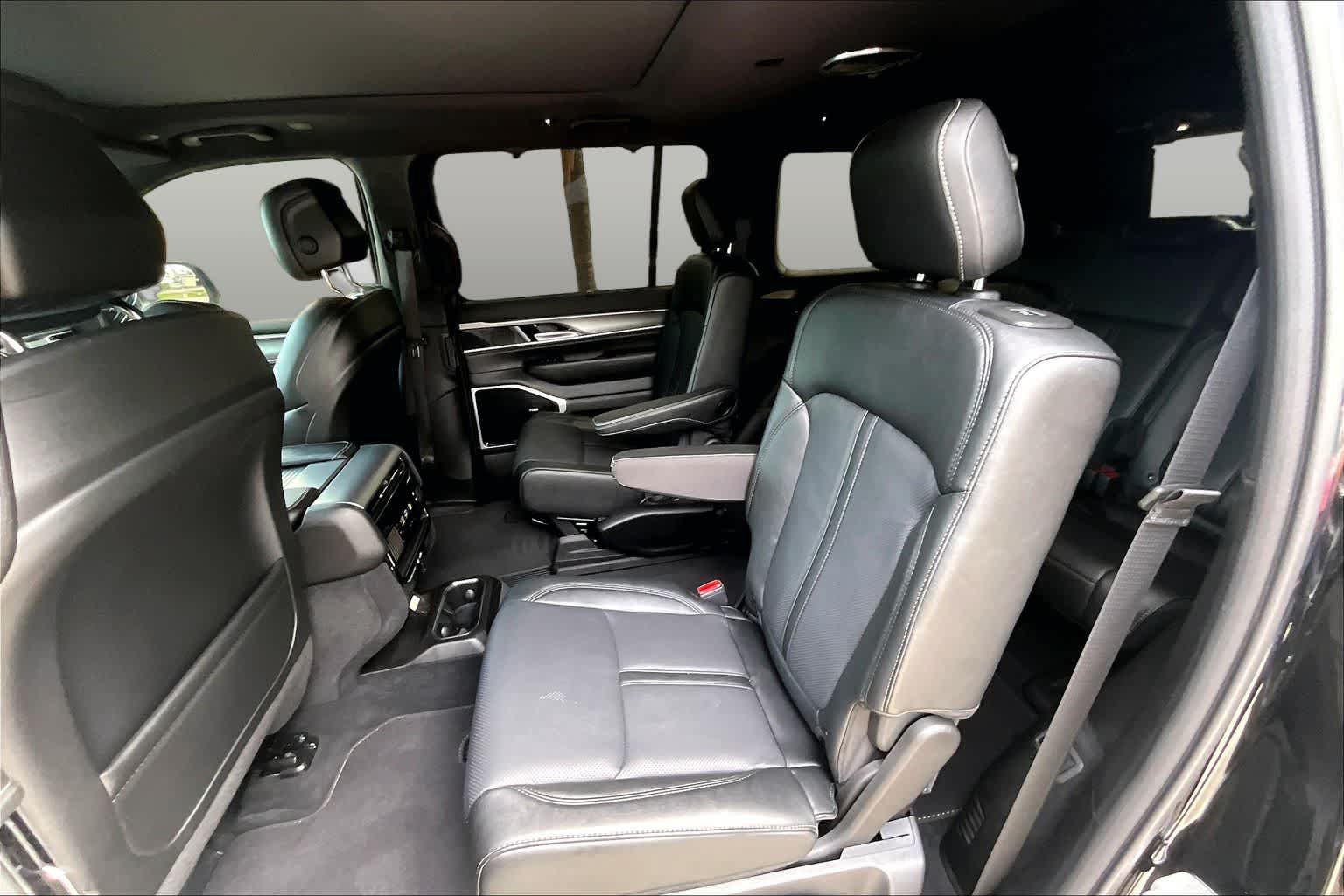 Used 2026 Jeep Grand Wagoneer Limited AWD/4WD image 20