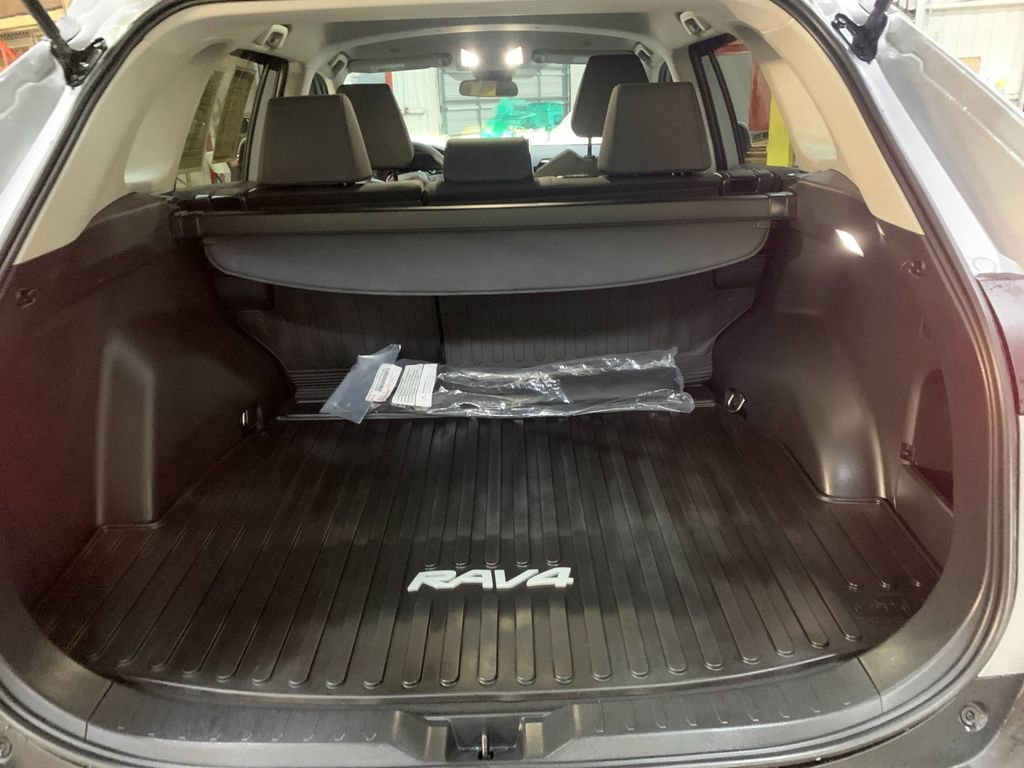 Used 2024 Toyota RAV4 XLE image 18