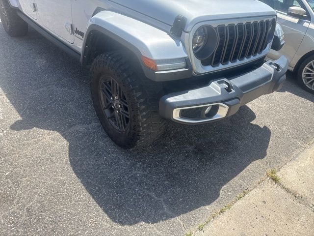 Used 2024 Jeep Gladiator Sport AWD/4WD image 7