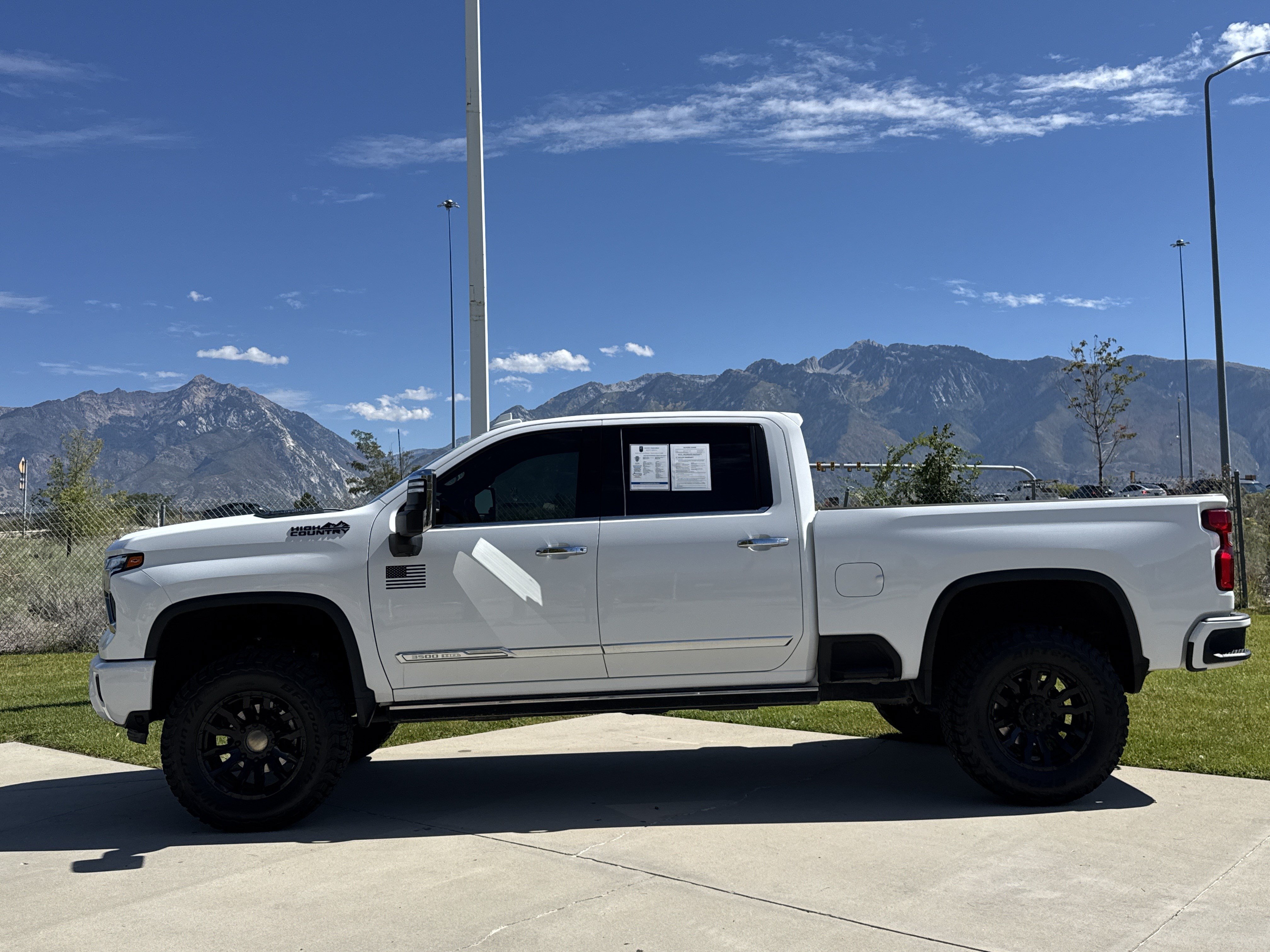 Used 2024 Chevrolet Silverado 3500 High Country w/ Technology Package AWD/4WD image 2