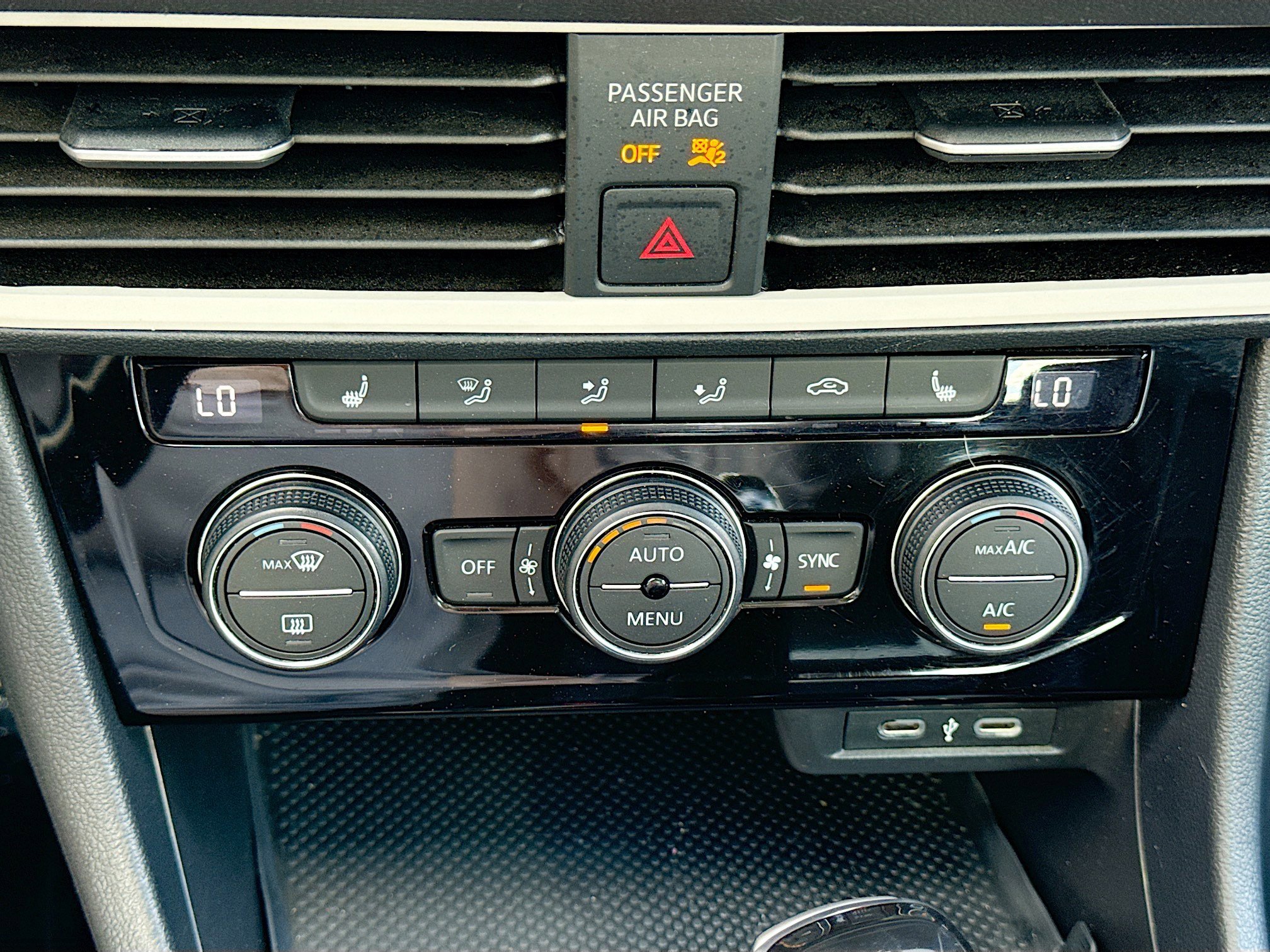 Used 2024 Volkswagen Jetta SE image 33