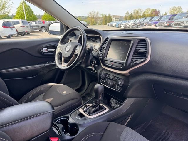 Used 2016 Jeep Cherokee Latitude AWD/4WD image 12