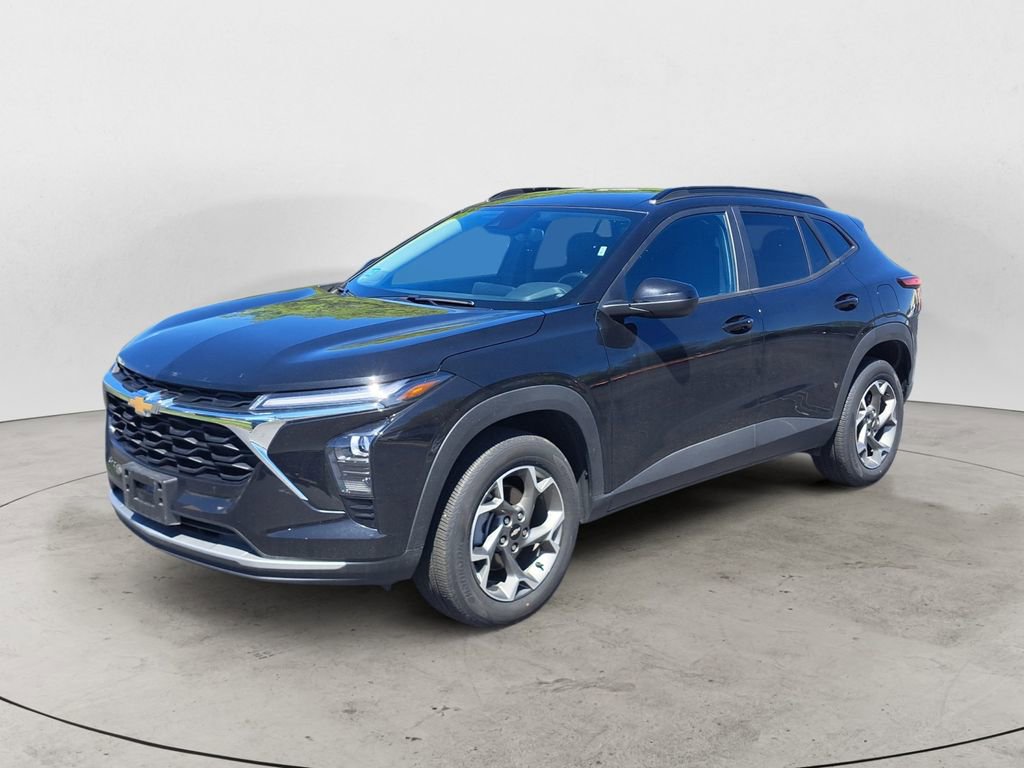 Used 2025 Chevrolet Trax LT w/ LT Convenience Package image 8