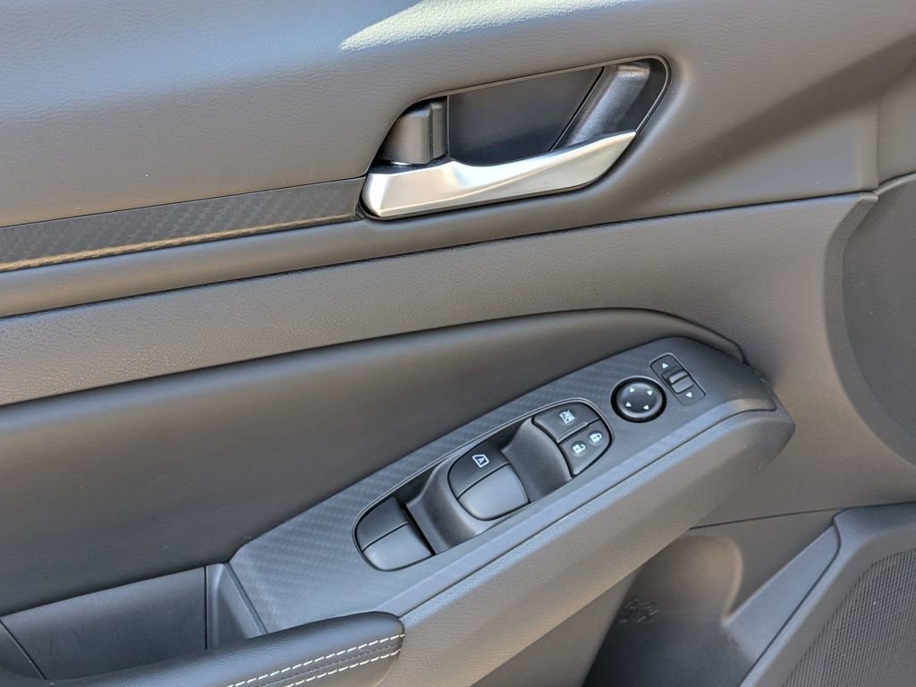 Used 2025 Nissan Altima 2.5 SV image 14