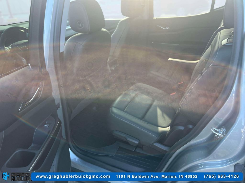 Used 2023 GMC Acadia SLT w/ Technology Package image 14