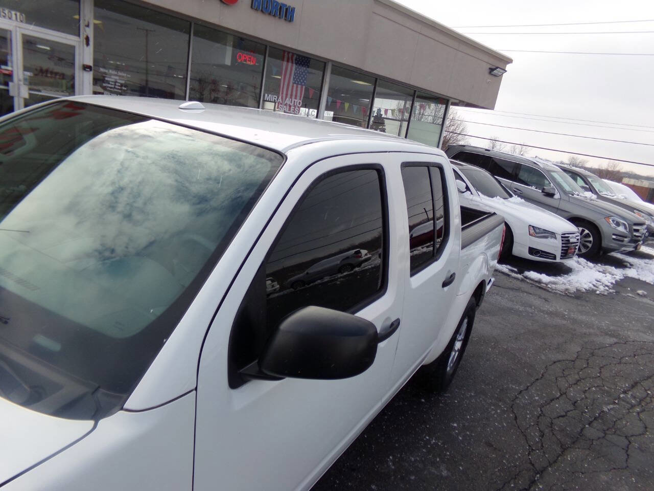 Used 2018 Nissan Frontier SV image 32