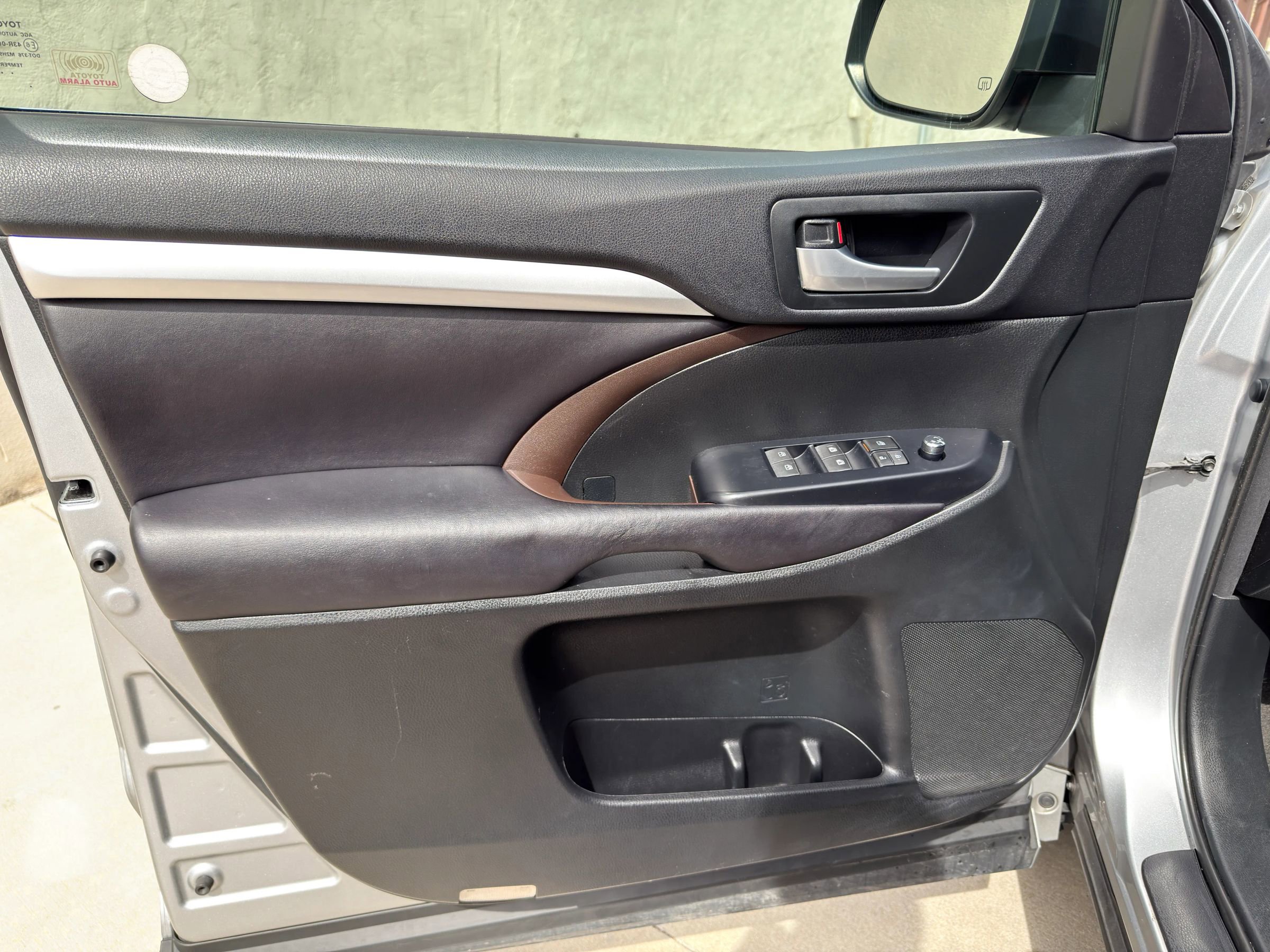 Used 2016 Toyota Highlander XLE image 32