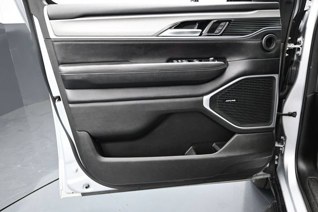 Certified 2024 Jeep Wagoneer Series II AWD/4WD image 18