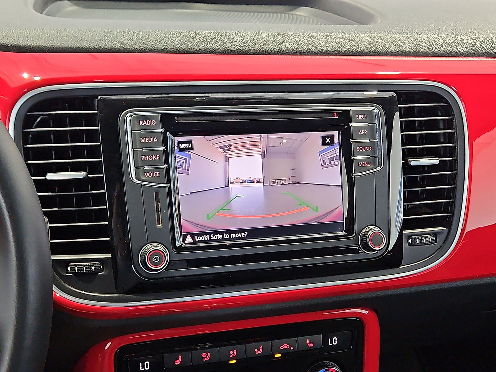 Used 2019 Volkswagen Beetle 2.0T SE FWD image 18