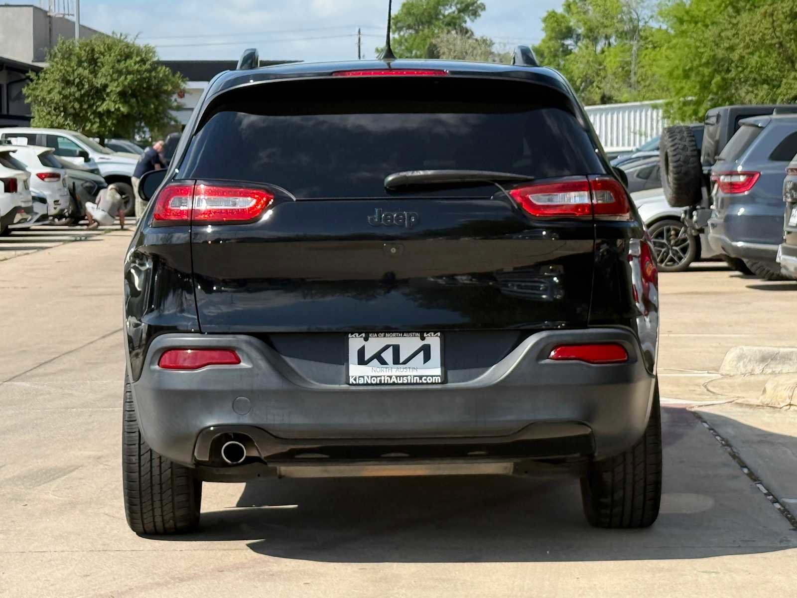 Used 2018 Jeep Cherokee Latitude w/ Altitude Package image 6