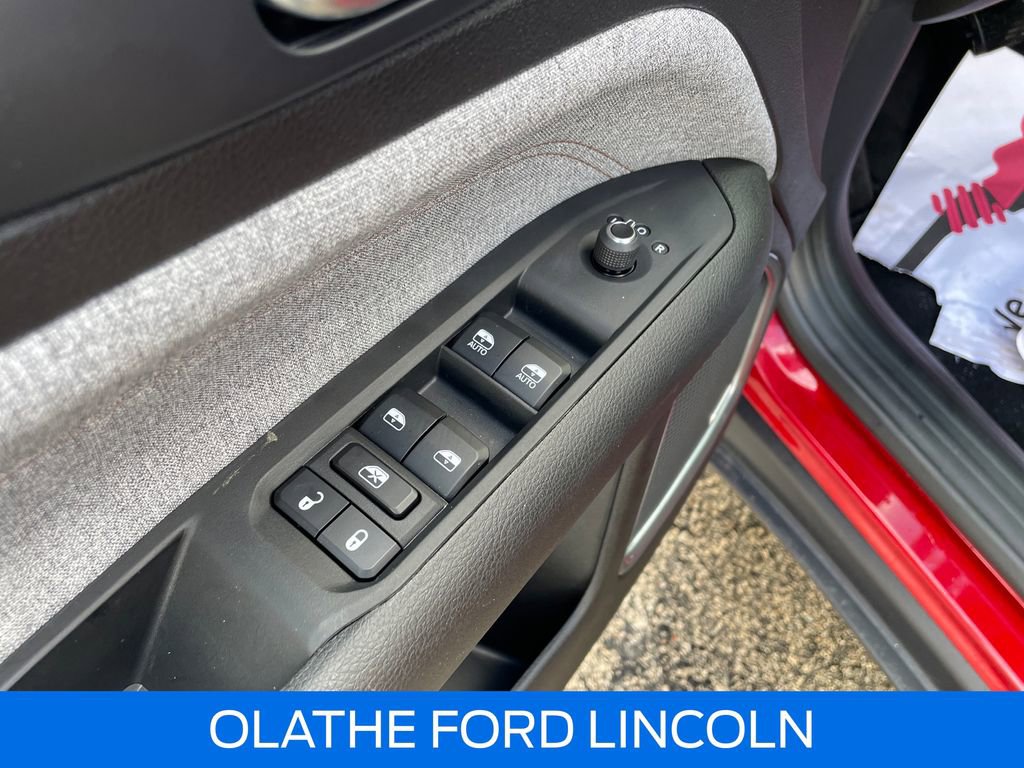 Used 2024 Jeep Compass Latitude w/ Sun and Sound Group image 14