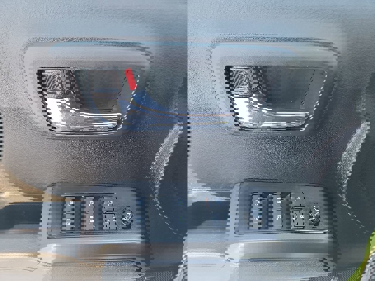 Used 2023 Toyota Tacoma TRD Off-Road w/ TRD Premium Off Road Package image 11