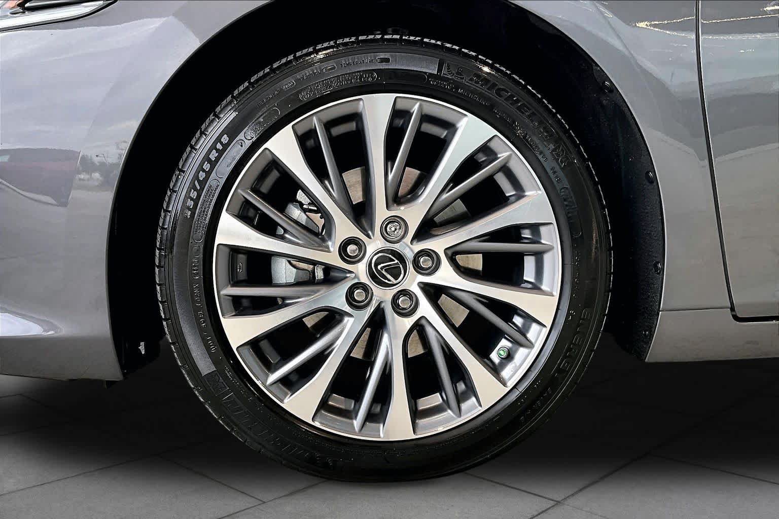 Used 2021 Lexus ES 350 w/ Premium Package FWD image 10
