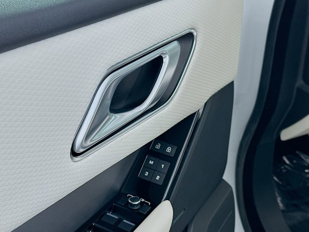 Used 2022 Land Rover Range Rover Velar R-Dynamic S image 20