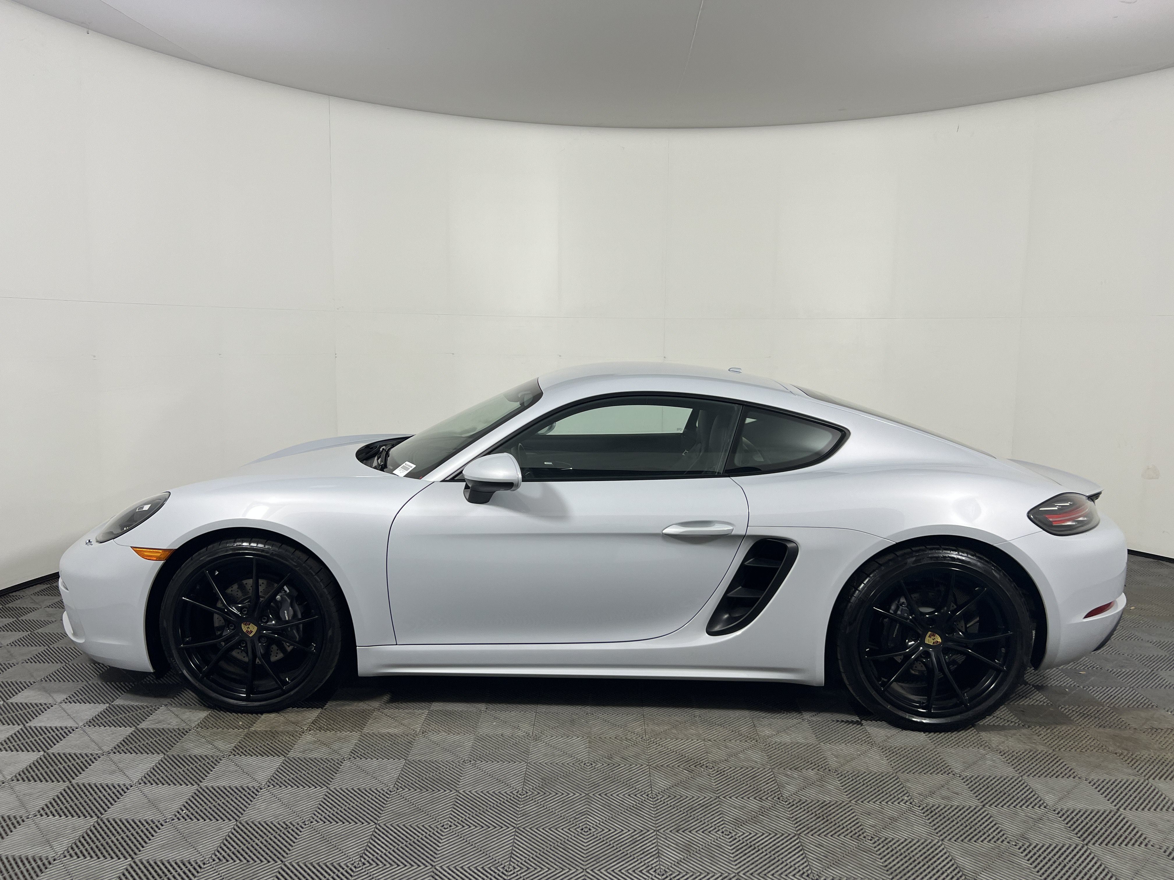 Certified 2024 Porsche 718 Cayman RWD image 2