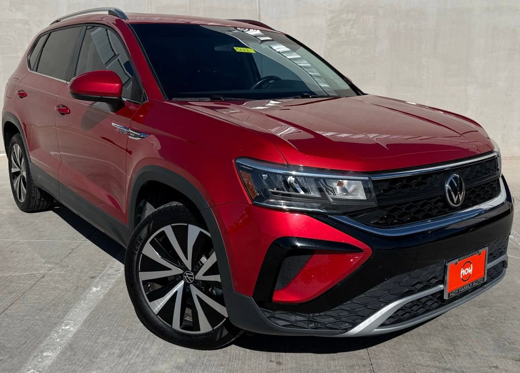 Certified 2022 Volkswagen Taos SE image 1