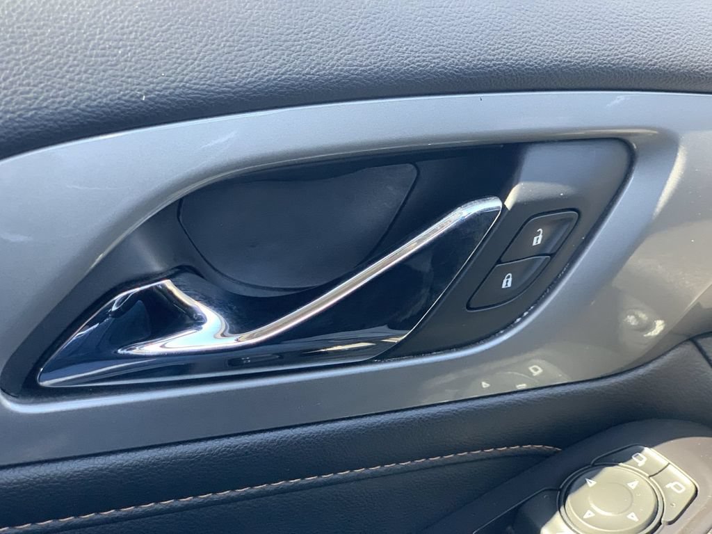 Certified 2020 Chevrolet Traverse LT FWD image 16