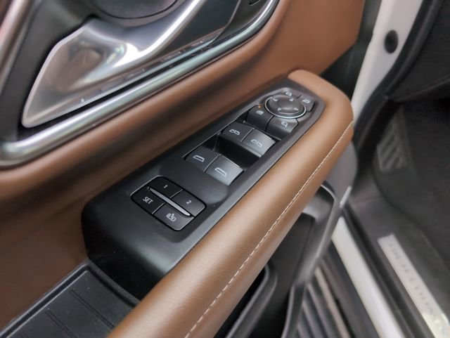 Used 2023 Chevrolet Suburban High Country image 16