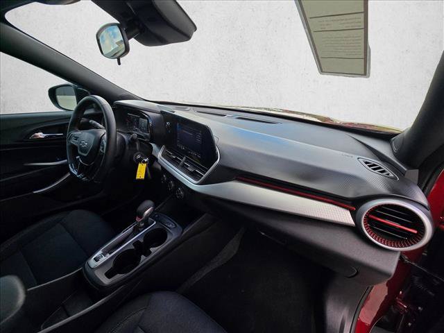 Used 2025 Chevrolet Trax RS w/ Sunroof Package FWD image 20