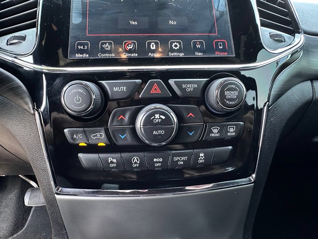 Used 2020 Jeep Grand Cherokee Altitude AWD/4WD image 35