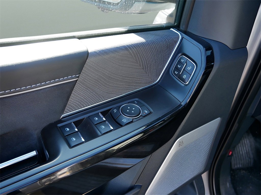 Used 2023 Ford F150 Lightning Platinum image 18