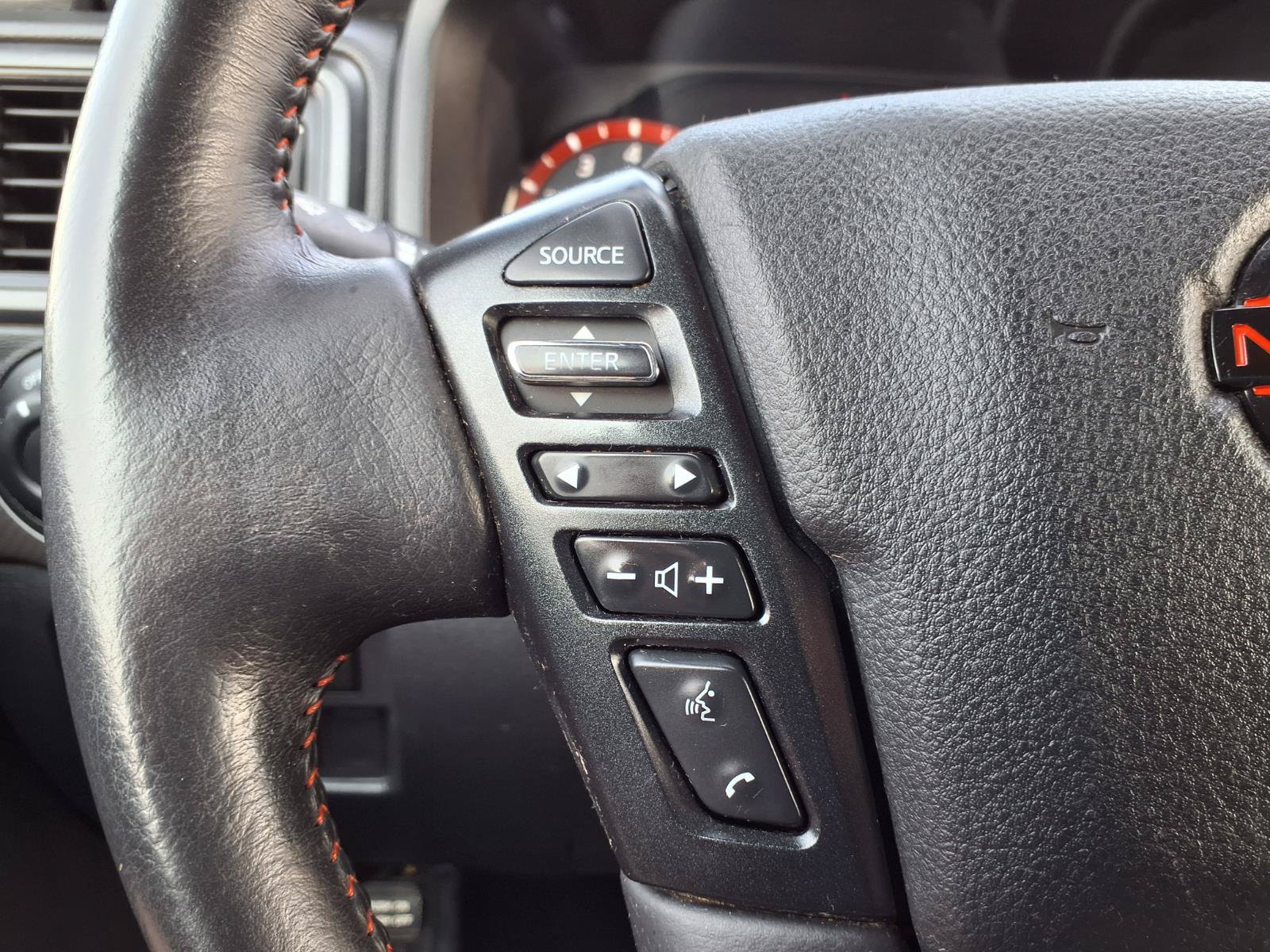 Used 2023 Nissan Titan PRO-4X w/ Pro-4x Convenience Package AWD/4WD image 13