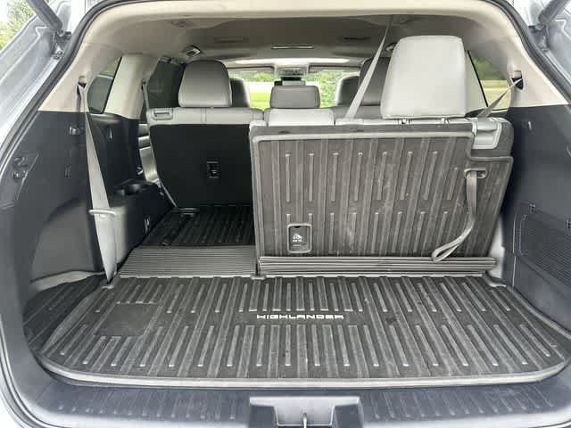 Used 2020 Toyota Highlander XLE AWD/4WD image 25