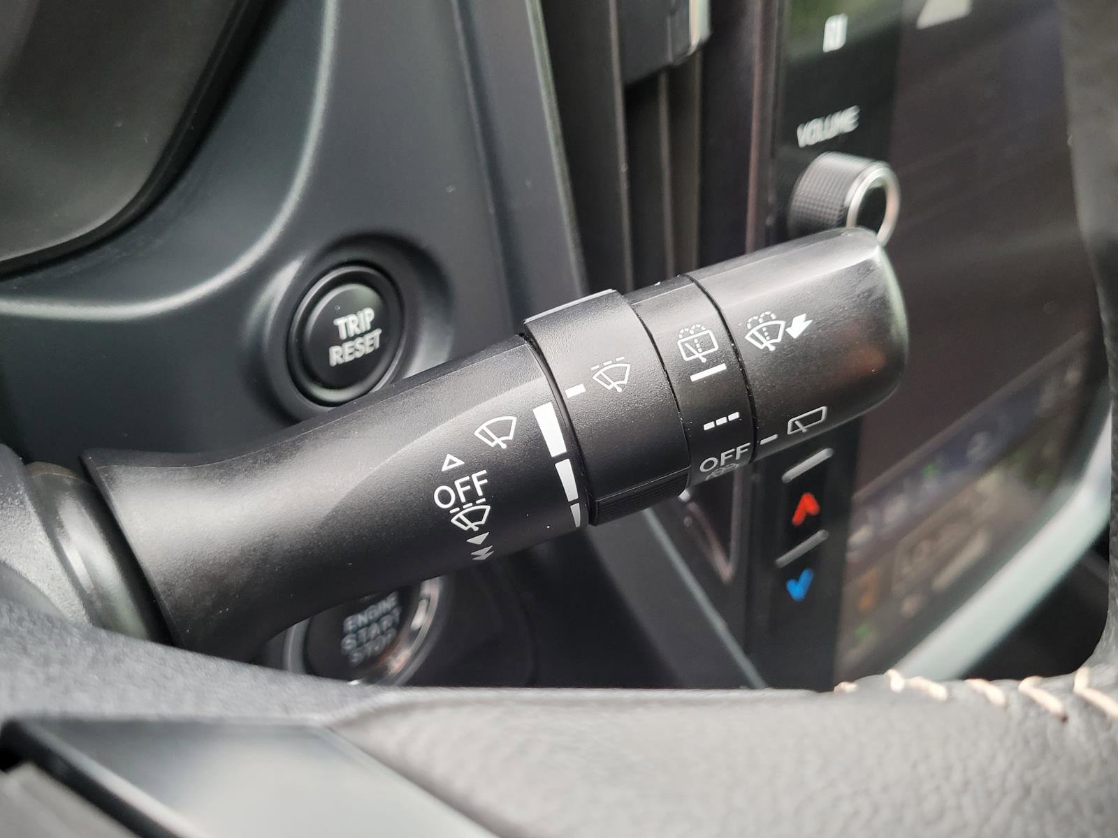 Certified 2025 Subaru Forester Premium AWD/4WD image 32