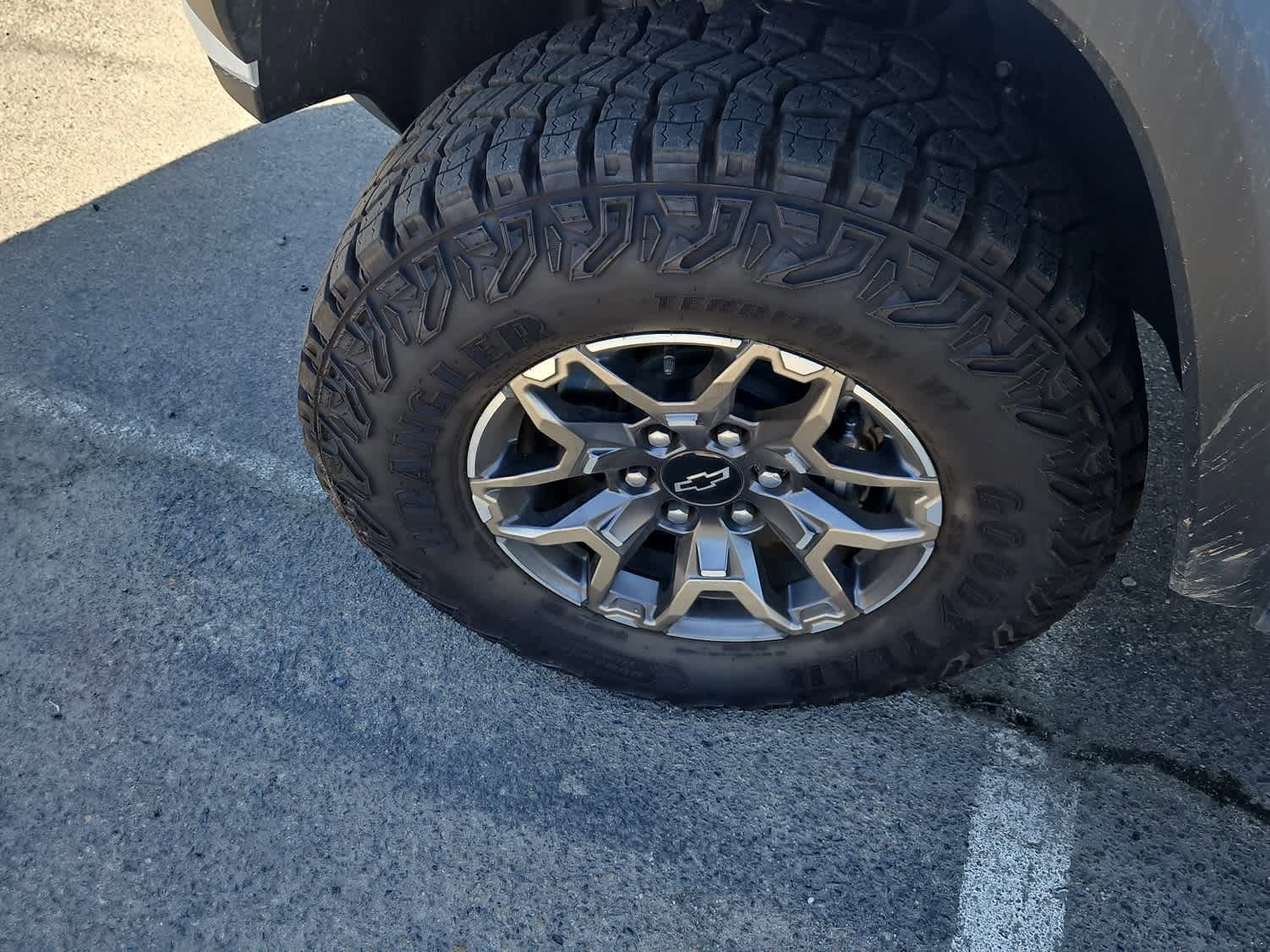 Used 2024 Chevrolet Colorado ZR2 image 3