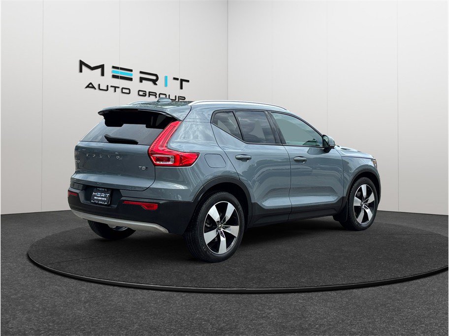 Used 2021 Volvo XC40 T5 Momentum w/ Premium Package AWD/4WD image 9