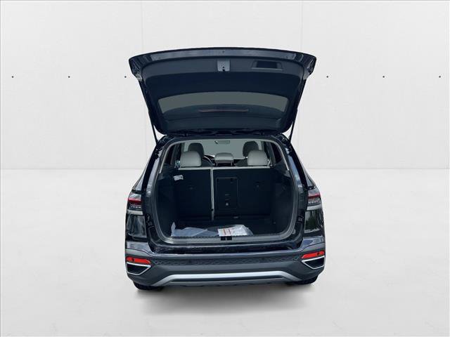 New 2025 Volkswagen Taos SE image 7