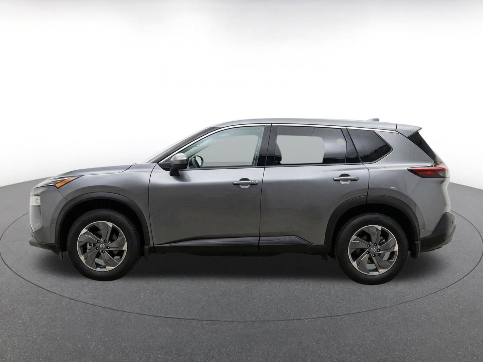 Used 2025 Nissan Rogue SV FWD image 4