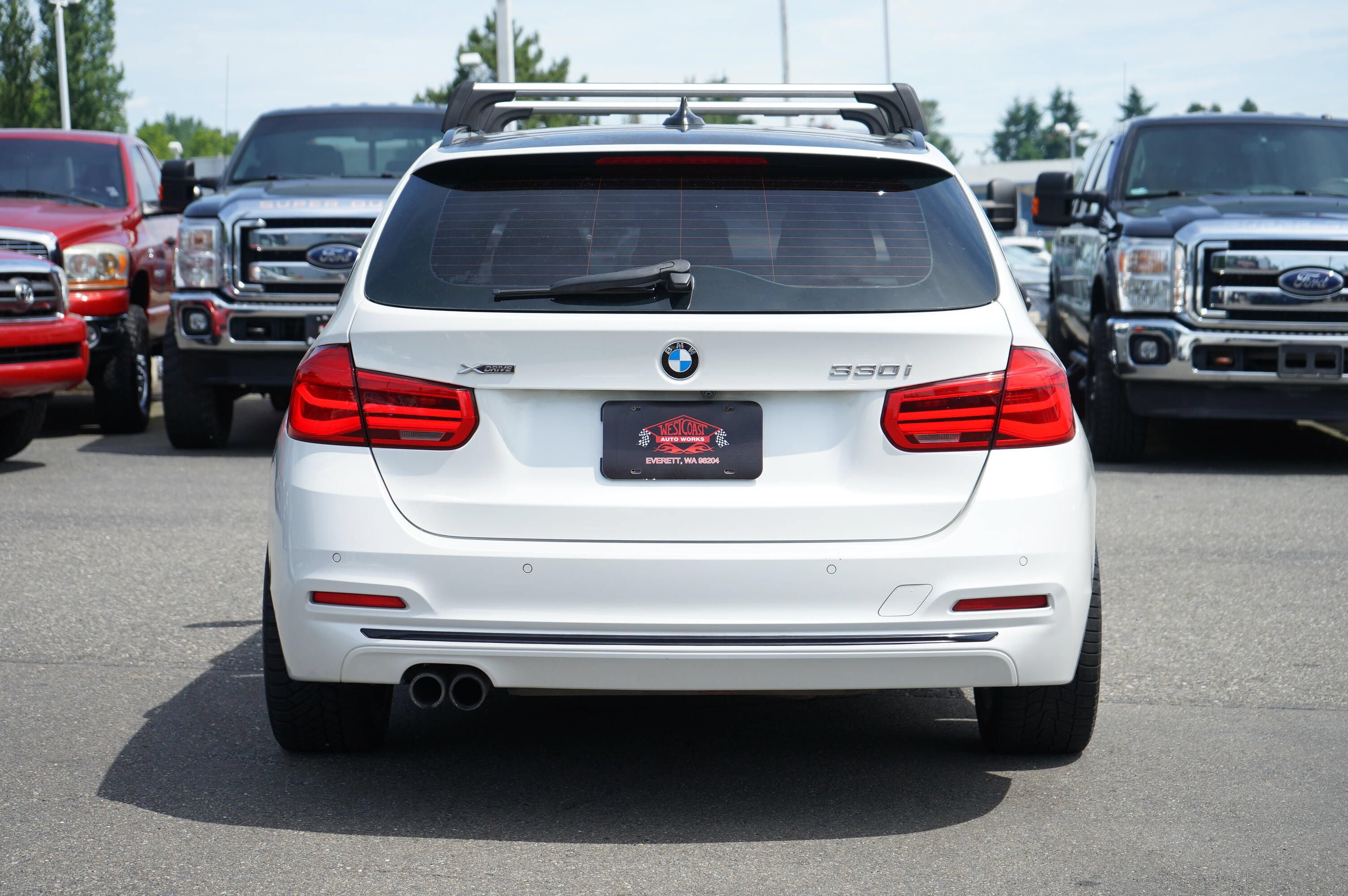 Used 2017 BMW 330i xDrive Wagon AWD/4WD image 4