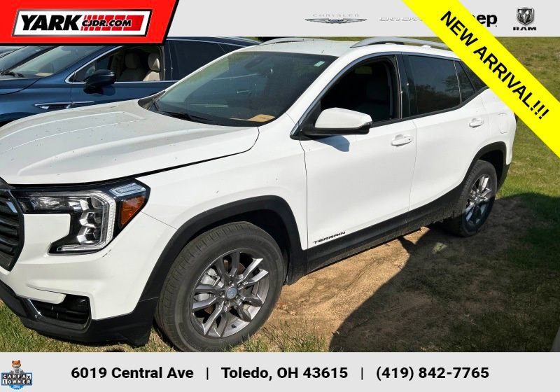 Used 2023 GMC Terrain SLT w/ LPO, Floor Liner Package FWD image 1