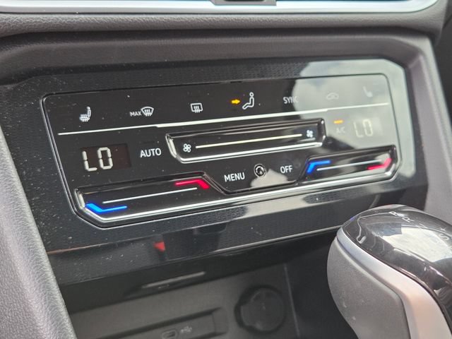Certified 2025 Volkswagen Taos SE FWD image 23
