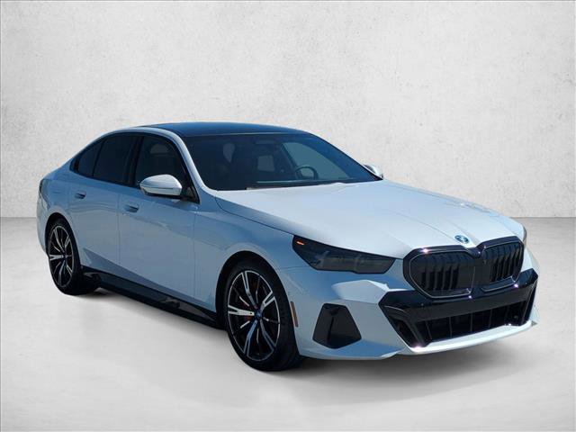 Used 2025 BMW 550e xDrive w/ Premium Package image 3