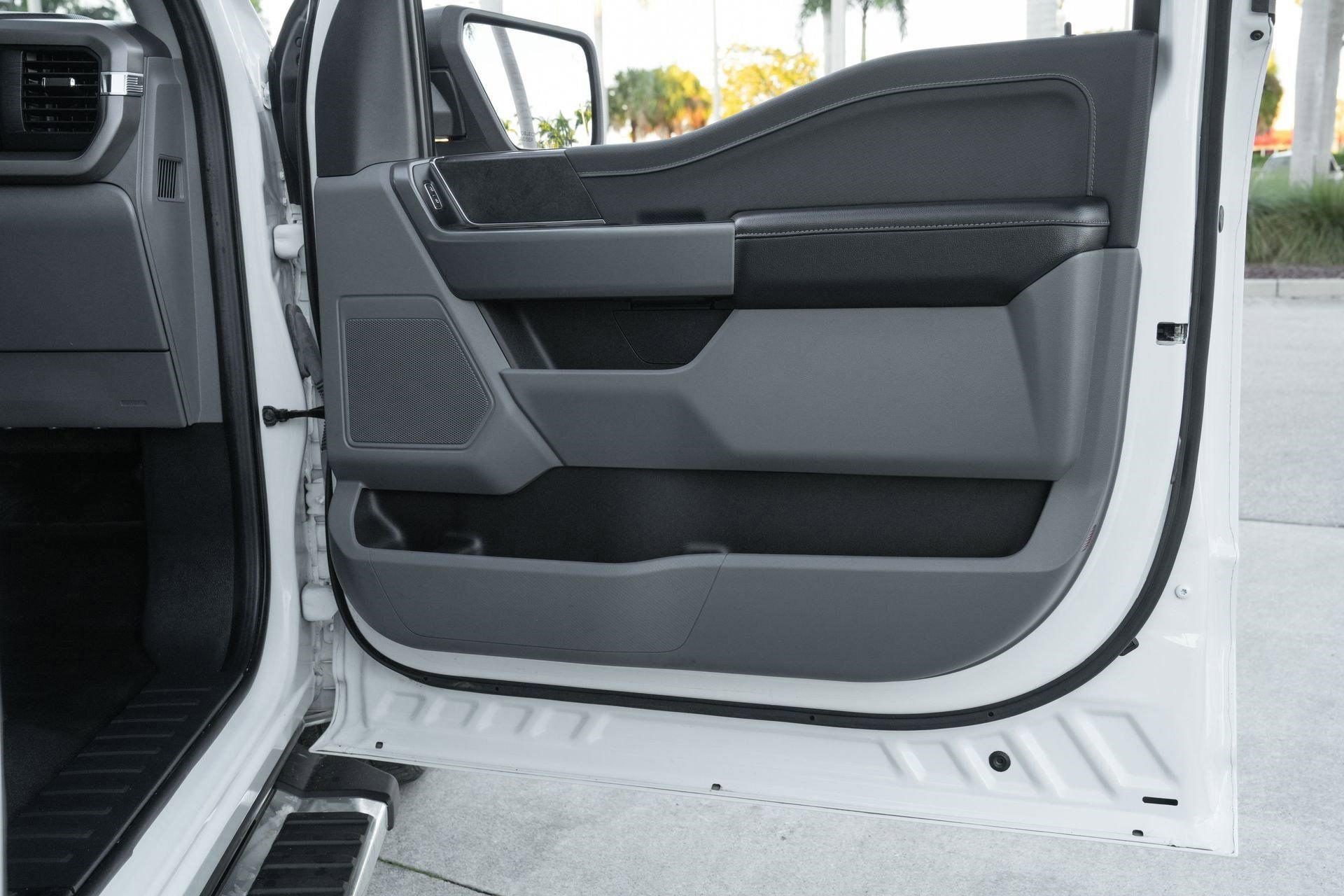 Used 2024 Ford F150 XLT w/ Mobile Office Package image 38