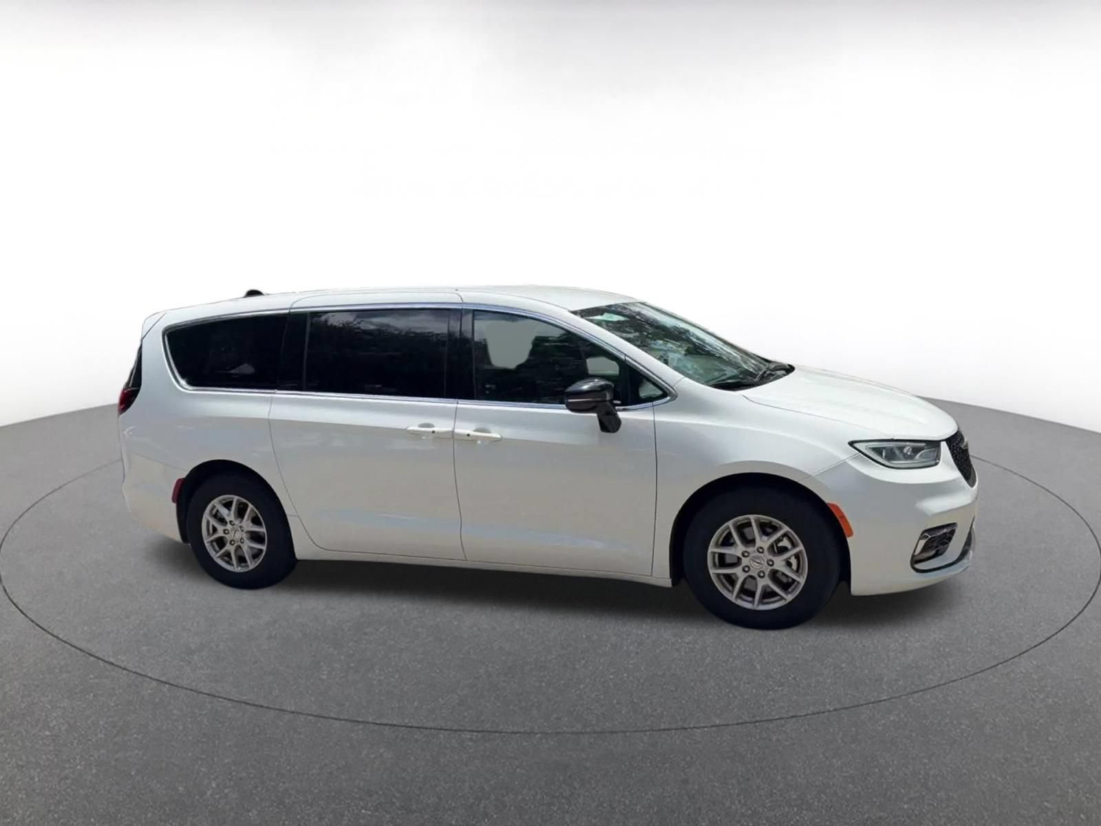 Used 2025 Chrysler Pacifica Select FWD video 2