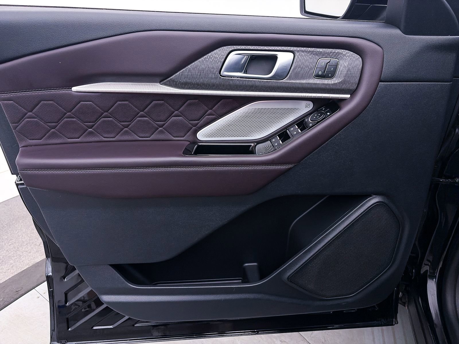 Used 2025 Ford Explorer Platinum w/ LUX Leather Package image 18