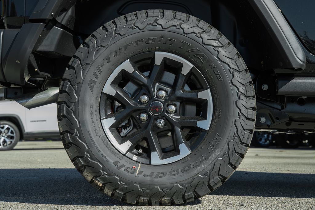New 2025 Jeep Wrangler Unlimited Rubicon w/ Convenience Group AWD/4WD image 17