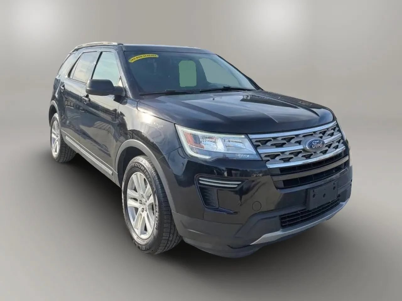 Used 2018 Ford Explorer XLT AWD/4WD image 1