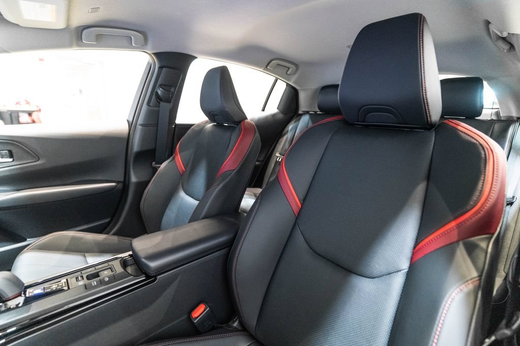 New 2026 Toyota Prius Plug-In Hybrid FWD image 6