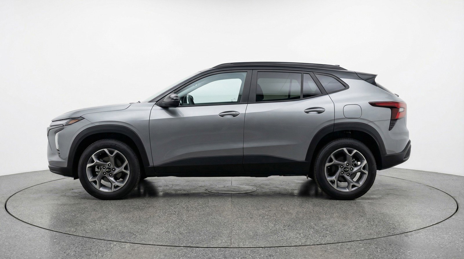 Used 2025 Chevrolet Trax LT w/ LT Convenience Package FWD image 5