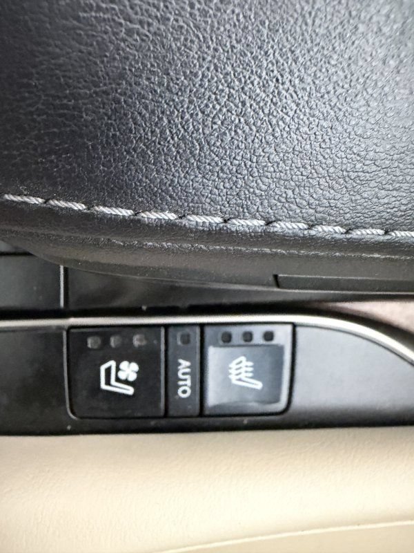 Used 2019 Lexus LX 570 4WD w/ Luxury Package image 38