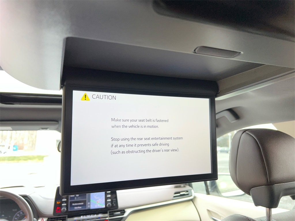 Used 2023 Toyota Sienna Platinum image 27